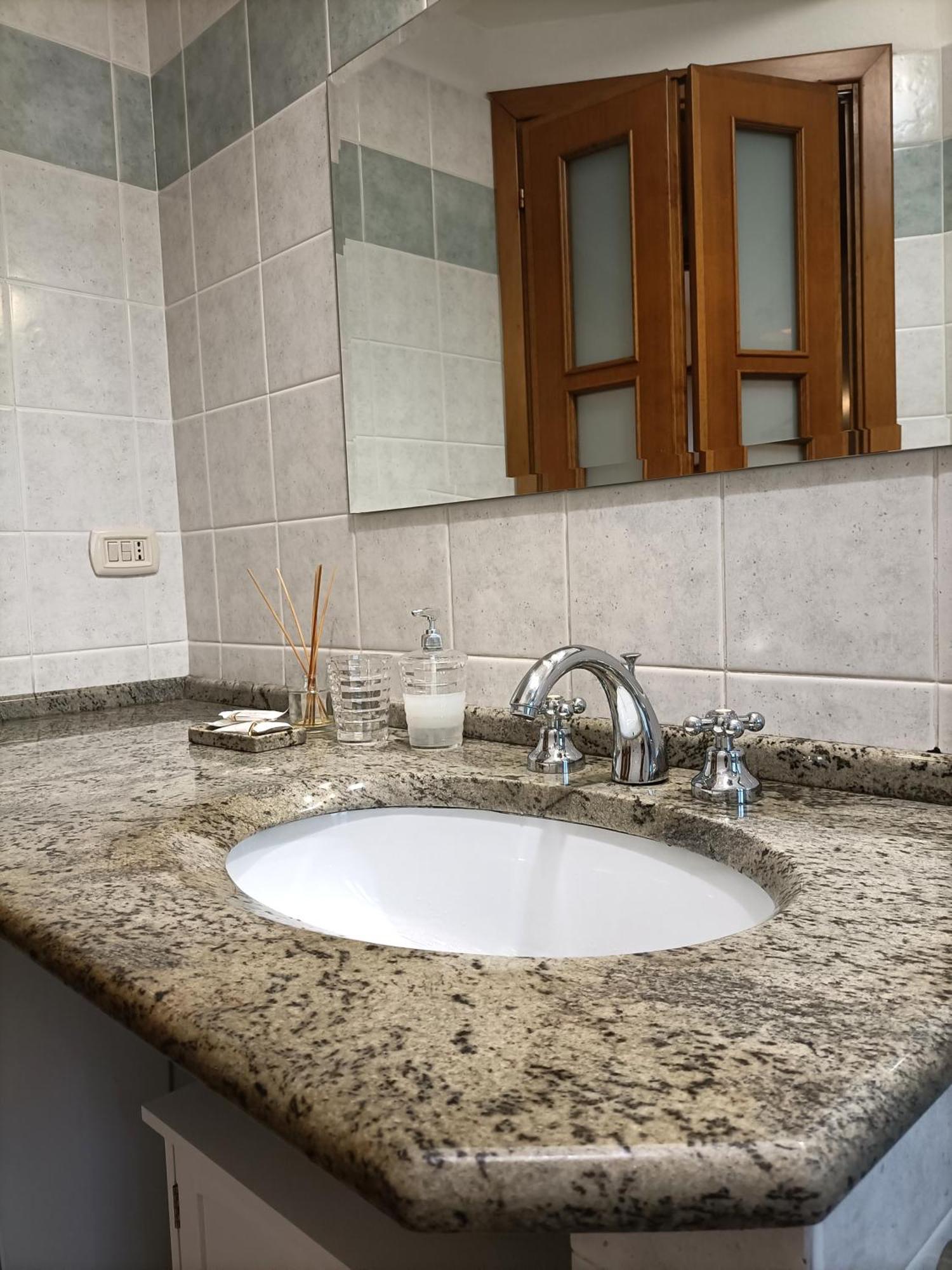 Bright Port View Apartment- Free Parking Cagliari Kültér fotó